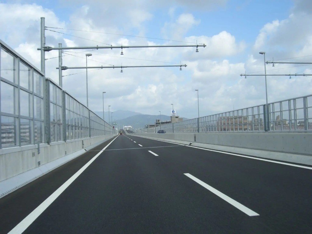 高速道路の車両感知器(オーバーヘッド設置)